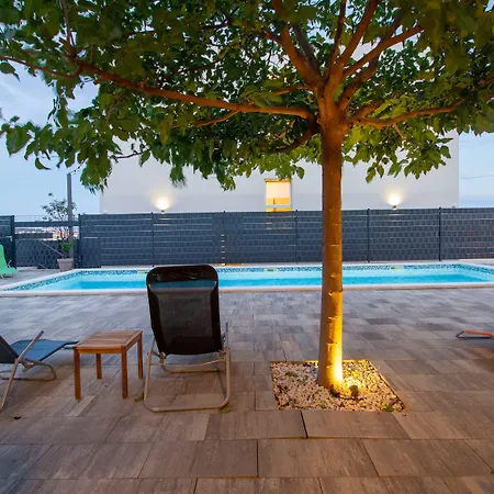 Ecija 4* Donji Seget