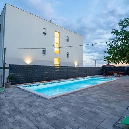 Ecija 4* ドニー・セゲット